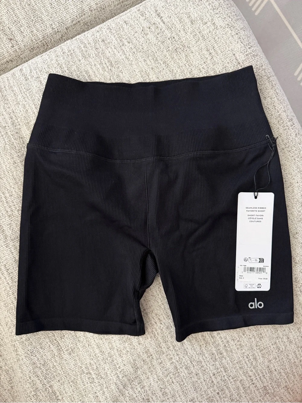 ALO 5” seamless ribbed favorite short black